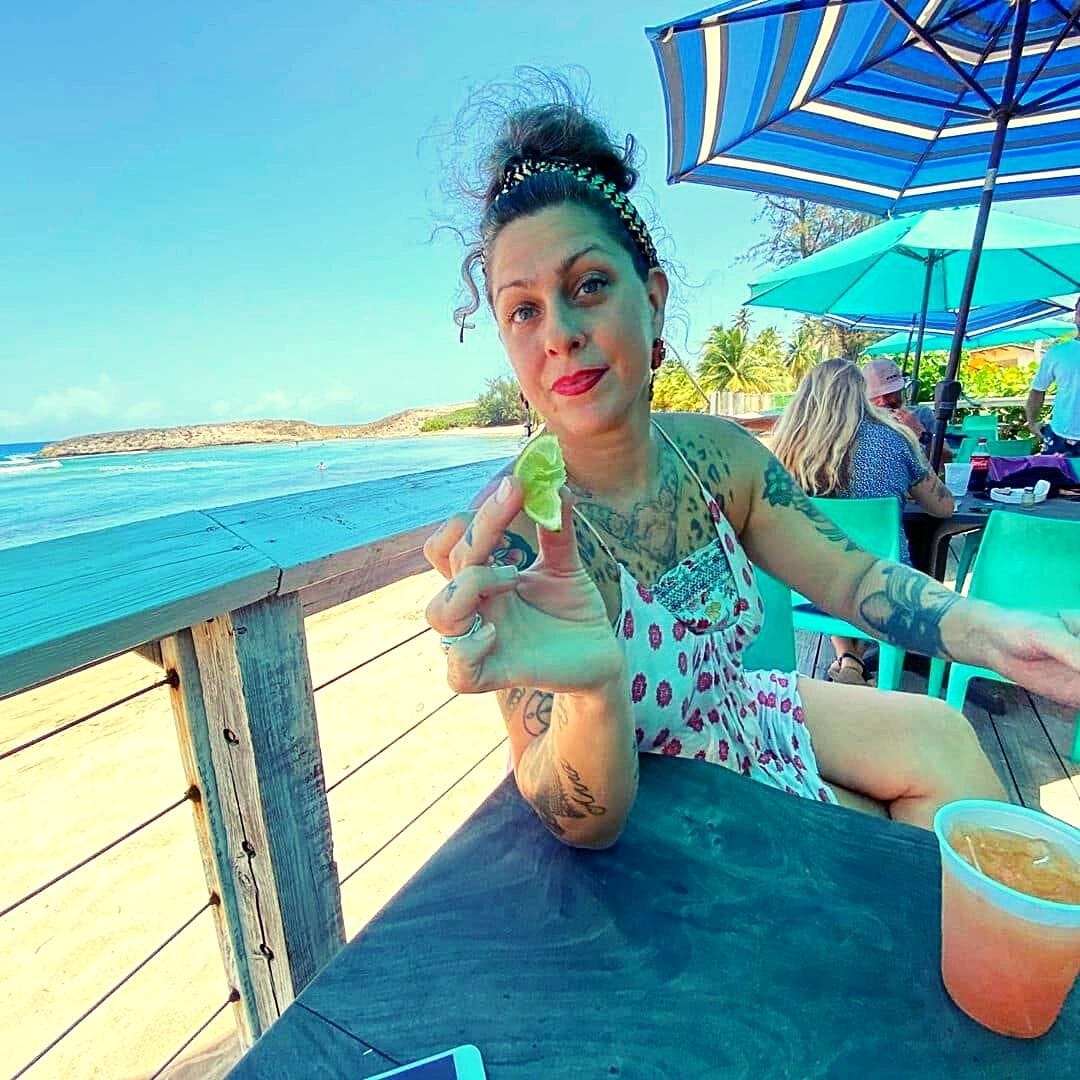 Carbomb Betty is the younger sister of television actress Danielle Colby